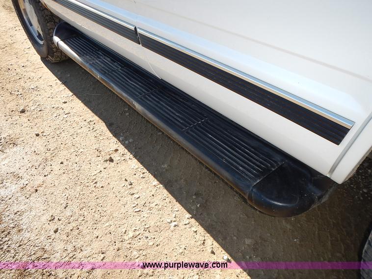 image for item J6334 1997 GMC Yukon SLE SUV