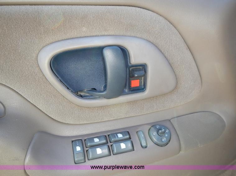 image for item J6334 1997 GMC Yukon SLE SUV