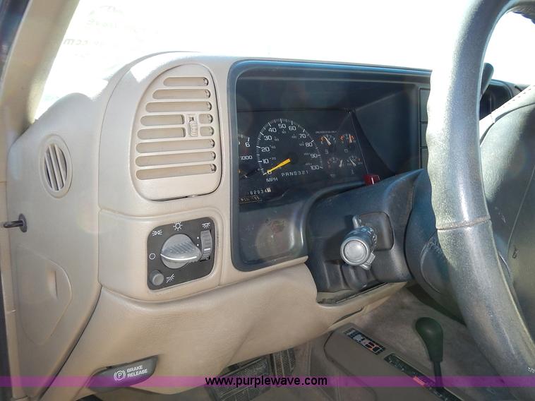 image for item J6334 1997 GMC Yukon SLE SUV