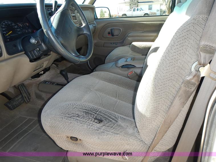 image for item J6334 1997 GMC Yukon SLE SUV