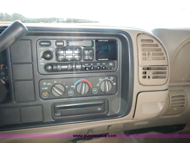image for item J6334 1997 GMC Yukon SLE SUV