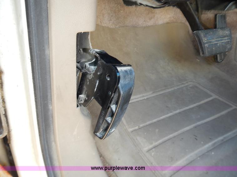 image for item J6334 1997 GMC Yukon SLE SUV