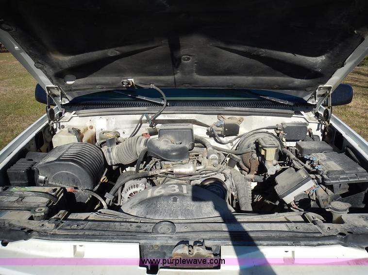 image for item J6334 1997 GMC Yukon SLE SUV