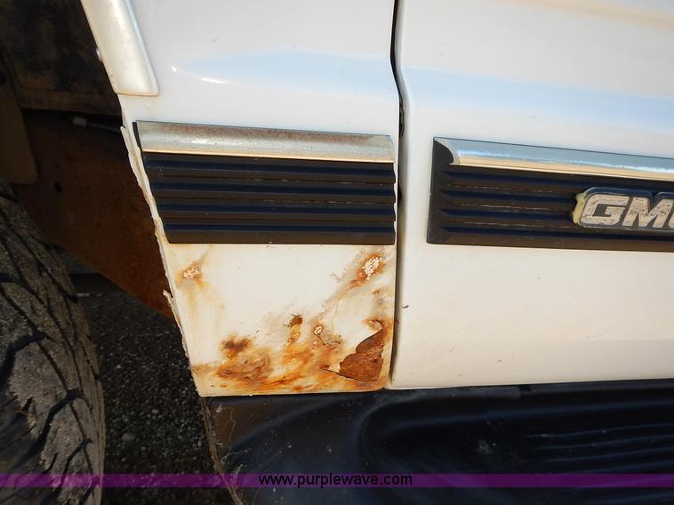 image for item J6334 1997 GMC Yukon SLE SUV