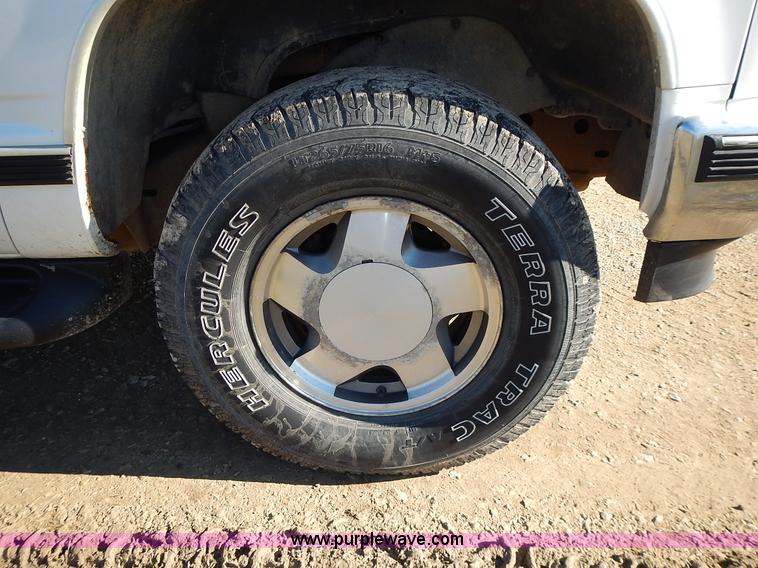 image for item J6334 1997 GMC Yukon SLE SUV