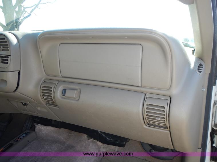 image for item J6334 1997 GMC Yukon SLE SUV