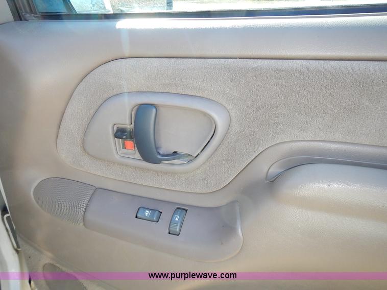 image for item J6334 1997 GMC Yukon SLE SUV