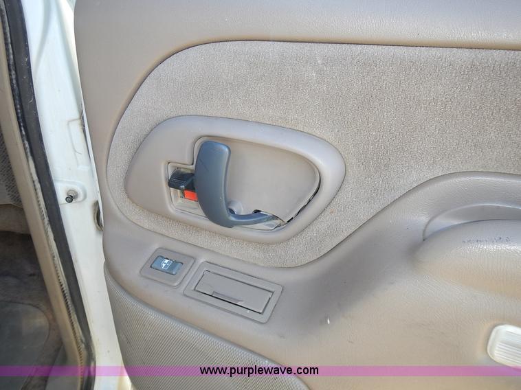 image for item J6334 1997 GMC Yukon SLE SUV