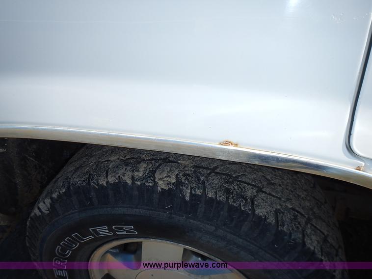 image for item J6334 1997 GMC Yukon SLE SUV