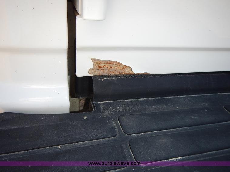 image for item J6334 1997 GMC Yukon SLE SUV