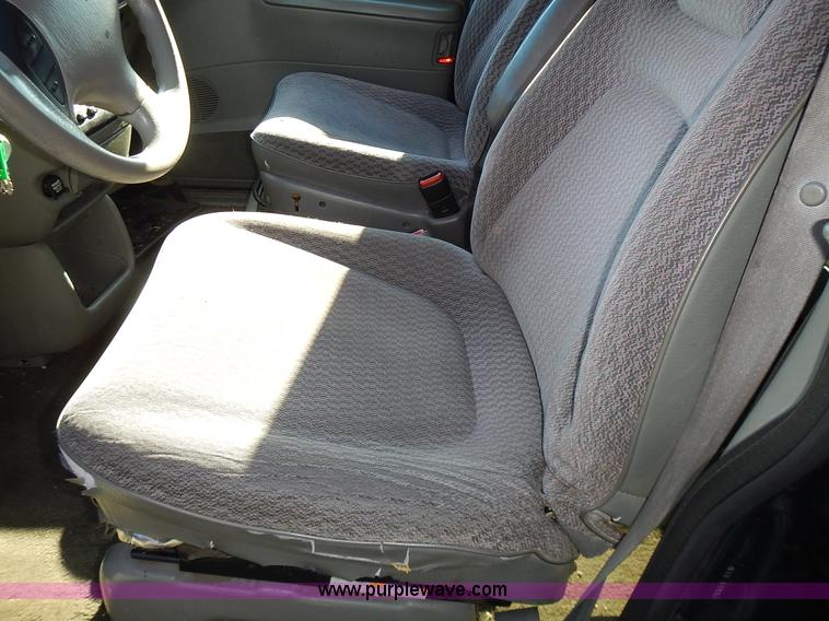 image for item J6338 1999 Dodge Grand Caravan van