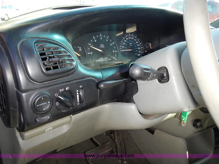 image for item J6338 1999 Dodge Grand Caravan van
