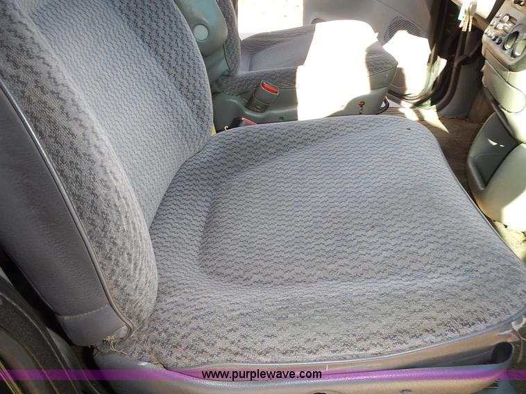 image for item J6338 1999 Dodge Grand Caravan van