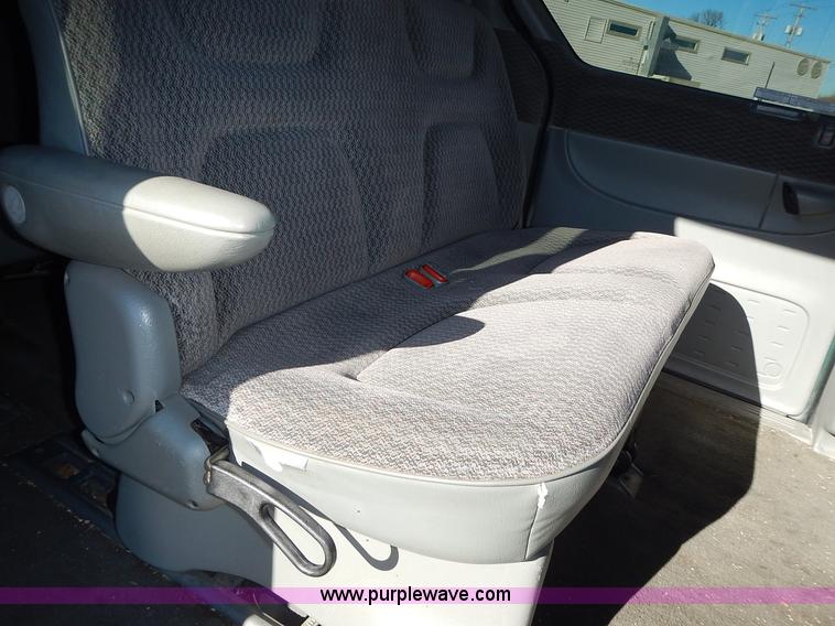 image for item J6338 1999 Dodge Grand Caravan van