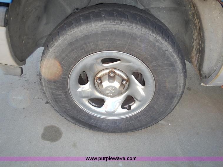 image for item J6339 1998 Dodge Ram 1500 pickup truck