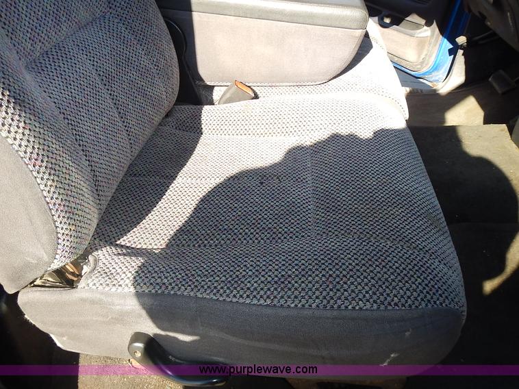 image for item J6339 1998 Dodge Ram 1500 pickup truck