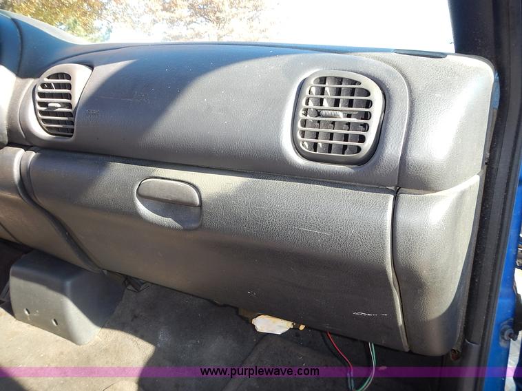 image for item J6339 1998 Dodge Ram 1500 pickup truck