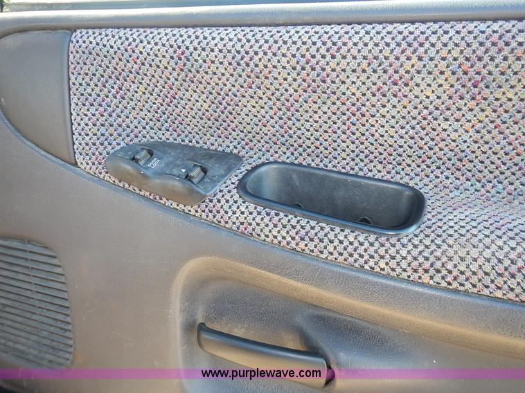 image for item J6339 1998 Dodge Ram 1500 pickup truck