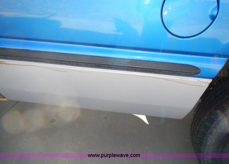 image for item J6339 1998 Dodge Ram 1500 pickup truck