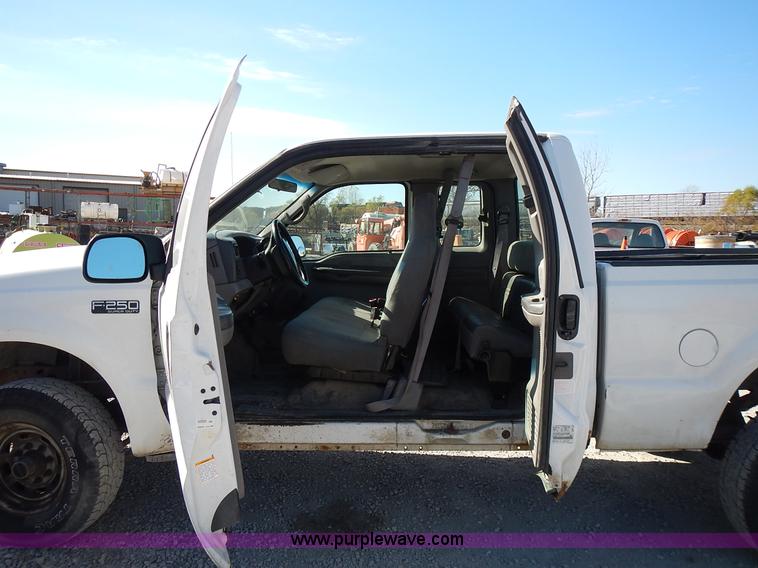 image for item J6367 1999 Ford F250 Super Duty SuperCab pickup truck