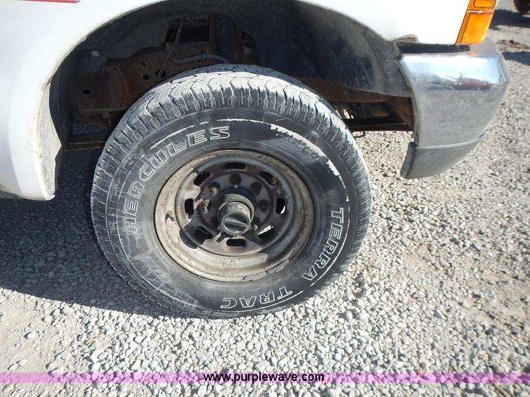image for item J6367 1999 Ford F250 Super Duty SuperCab pickup truck