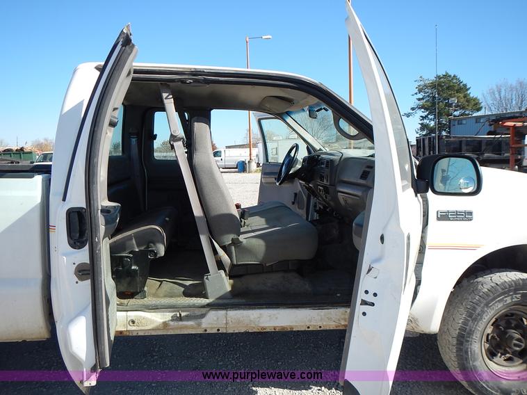 image for item J6367 1999 Ford F250 Super Duty SuperCab pickup truck