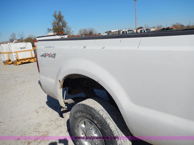 image for item J6367 1999 Ford F250 Super Duty SuperCab pickup truck
