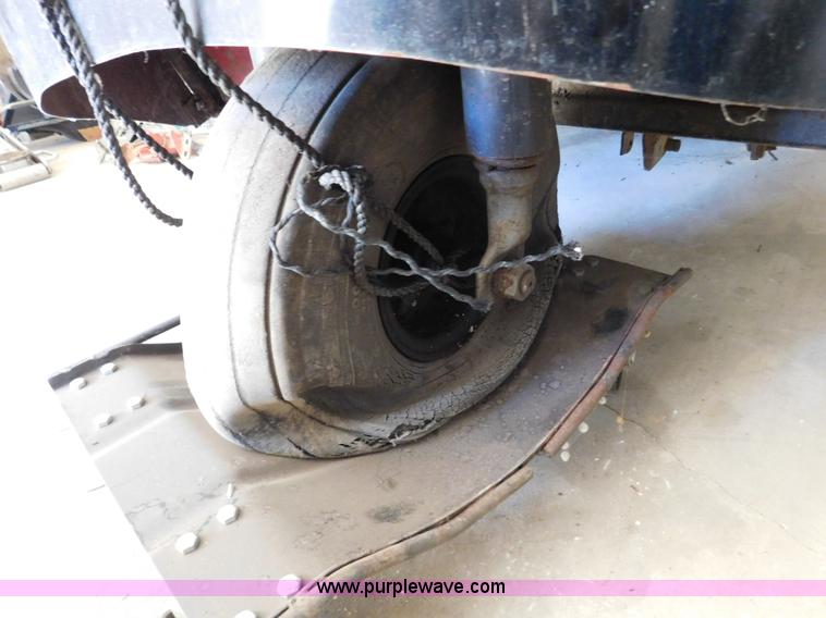 image for item J7477 Golf cart