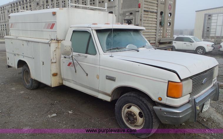 image for item J8418 1987 Ford F350 utility truck