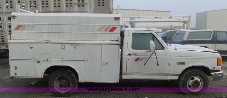 image for item J8418 1987 Ford F350 utility truck