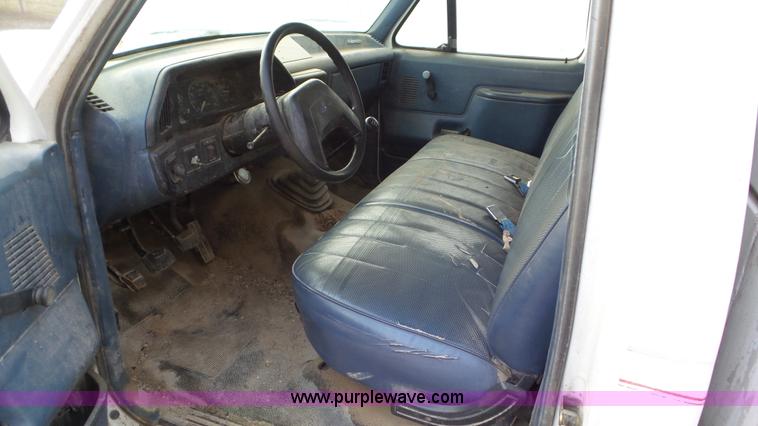 image for item J8418 1987 Ford F350 utility truck