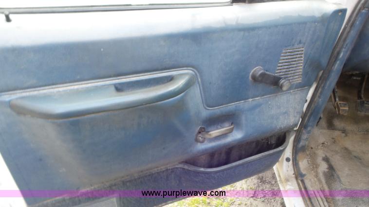 image for item J8418 1987 Ford F350 utility truck