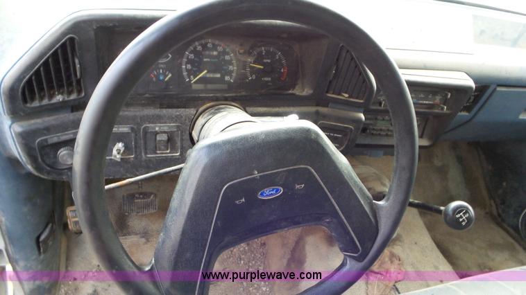 image for item J8418 1987 Ford F350 utility truck