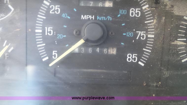 image for item J8418 1987 Ford F350 utility truck