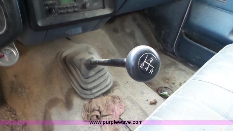 image for item J8418 1987 Ford F350 utility truck