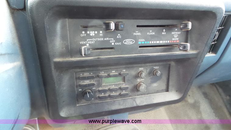 image for item J8418 1987 Ford F350 utility truck