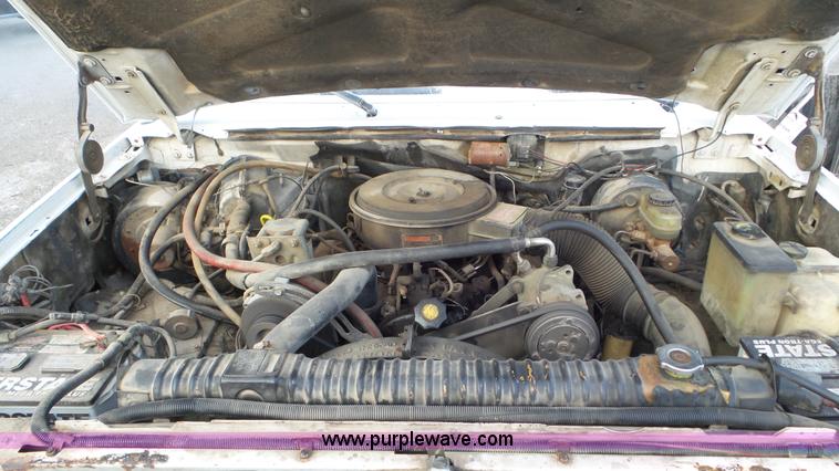 image for item J8418 1987 Ford F350 utility truck