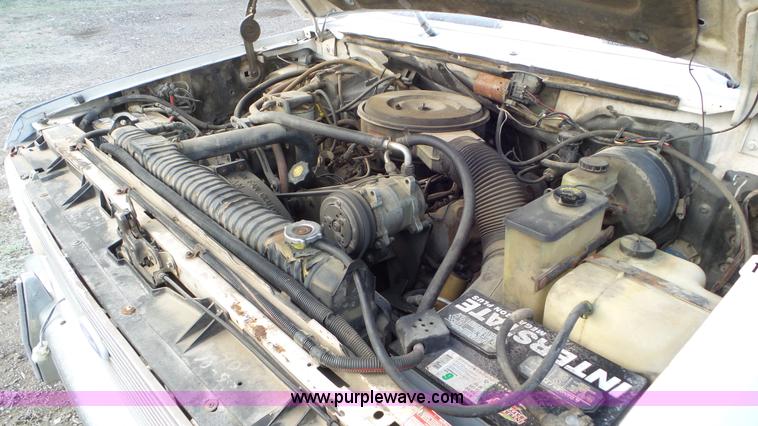 image for item J8418 1987 Ford F350 utility truck