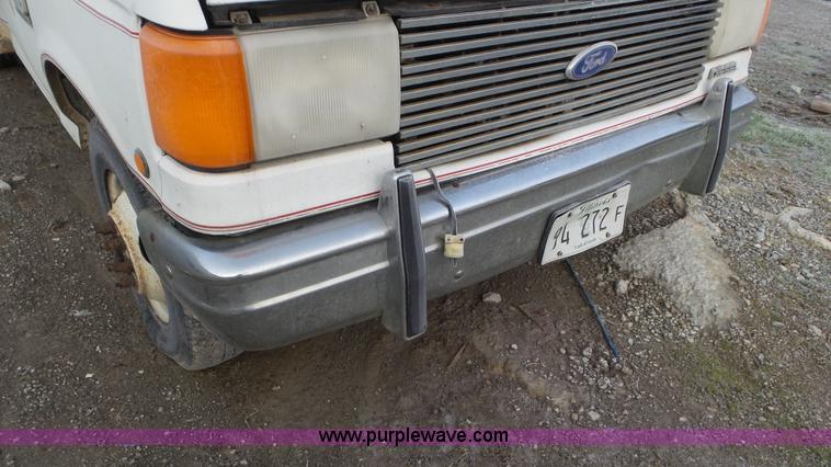 image for item J8418 1987 Ford F350 utility truck