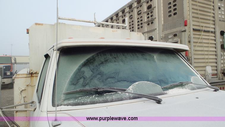 image for item J8418 1987 Ford F350 utility truck