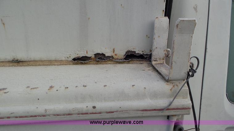 image for item J8418 1987 Ford F350 utility truck