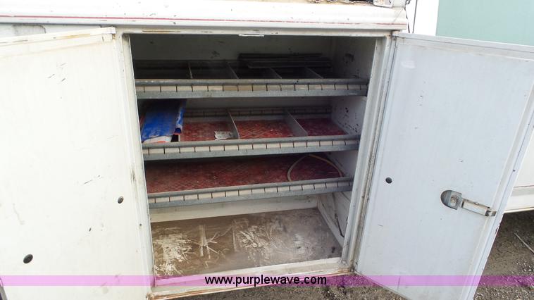 image for item J8418 1987 Ford F350 utility truck