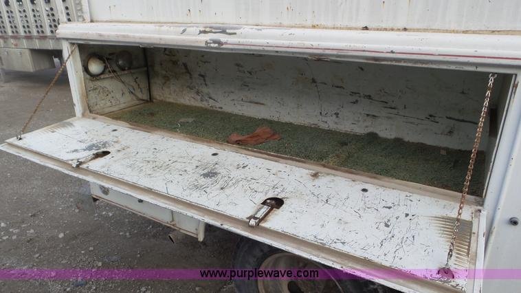 image for item J8418 1987 Ford F350 utility truck