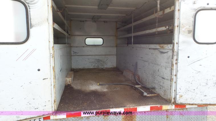 image for item J8418 1987 Ford F350 utility truck