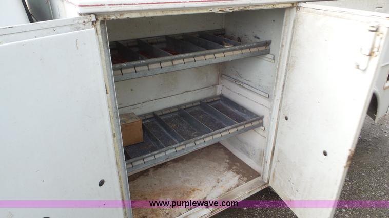 image for item J8418 1987 Ford F350 utility truck