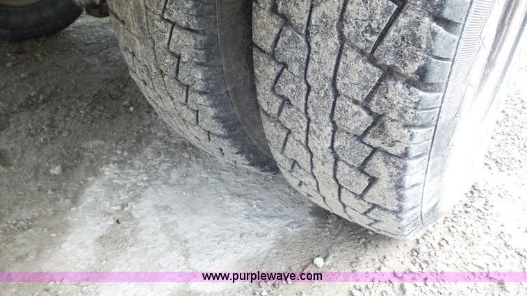 image for item J8418 1987 Ford F350 utility truck