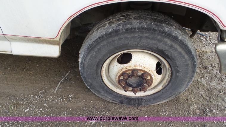 image for item J8418 1987 Ford F350 utility truck