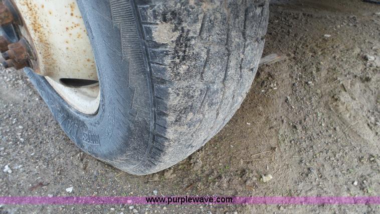 image for item J8418 1987 Ford F350 utility truck