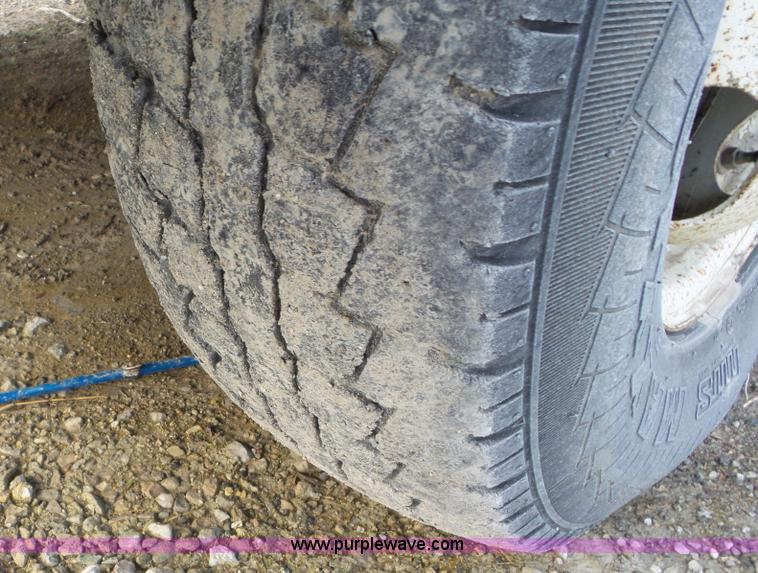 image for item J8418 1987 Ford F350 utility truck