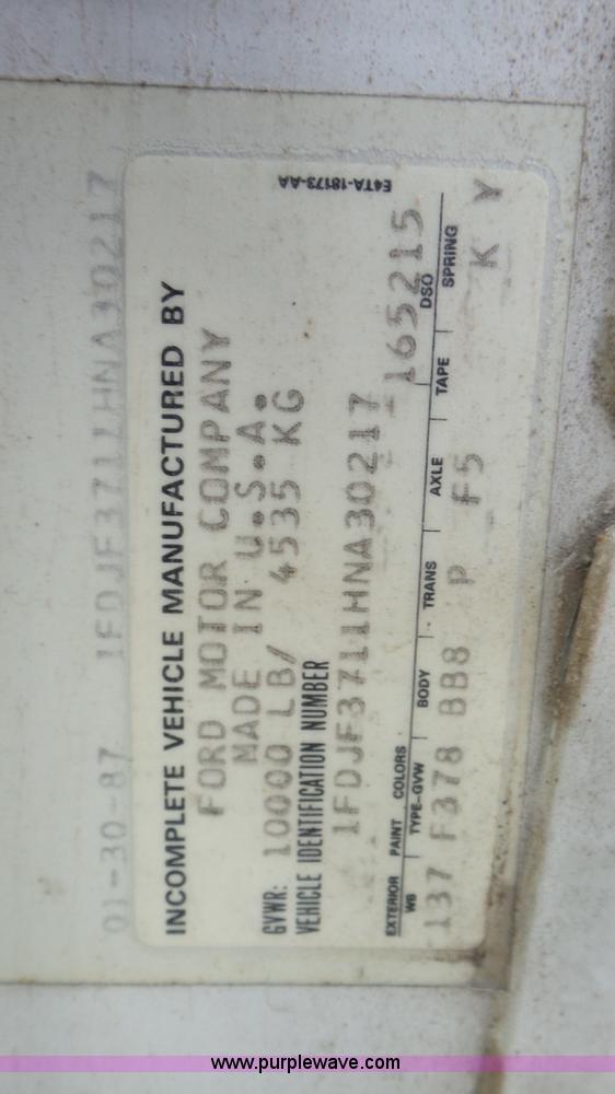 image for item J8418 1987 Ford F350 utility truck